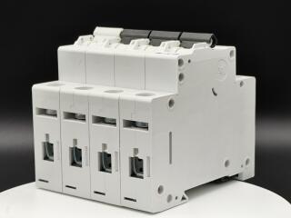 Автоматический выключатель 10А, кривая отключения С, 3+N полюс, откл. способность 6 кА