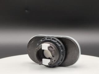 Двойная кнопка с сигнальной лампой с обозначением I O, цвет белый/черный