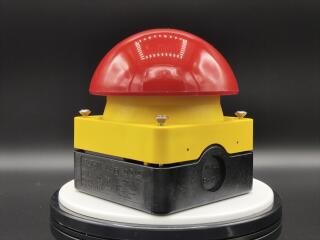 Выключатель, управлямый ногой или ладонью с фиксацией, отмена фиксации вытягиванием,1Р, цвет колпачка красный,корпуса желтый