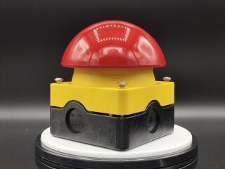 Выключатель, управлямый ногой или ладонью с фиксацией, отмена фиксации вытягиванием,1Р, цвет колпачка красный,корпуса желтый