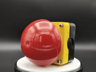 Выключатель, управлямый ногой или ладонью с фиксацией, отмена фиксации вытягиванием, 1З+1Р, цвет колпачка красный,корпуса желтый