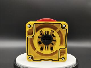 Выключатель, управлямый ногой или ладонью с фиксацией, отмена фиксации вытягиванием, 1З+1Р, цвет колпачка красный,корпуса желтый