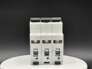 Модульный автомат защиты двигателя 1 А, 3 полюса