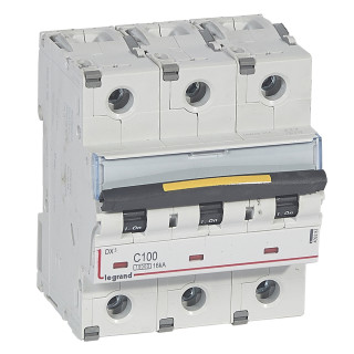 Автоматический выключатель DX³ 10000 - 16 кА - тип характеристики С - 3П - 400 В~ - 100 А - 4,5 модуля
