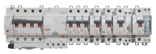 Автоматический выключатель DX³ 10000 - 16 кА - тип характеристики С - 4П - 400 В~ - 32 А - 4 модуля