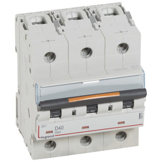 Автоматический выключатель DX³ - 25 кА - тип характеристики D - 3П - 400 В~ - 40 А - 4,5 модуля