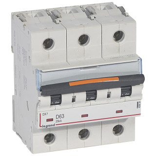 Автоматический выключатель DX³ - 25 кА - тип характеристики D - 3П - 400 В~ - 63 А - 4,5 модуля