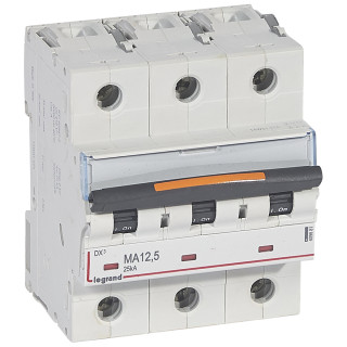 Автоматический выключатель DX³ MA - 25 кА - тип характеристики MA - 3П - 400 В~ - 12,5 А - 4,5 модуля