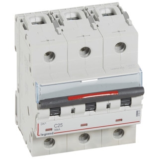Автоматический выключатель DX³ - 36 кА - тип характеристики С - 3П - 230/400 В~ - 25 А - 4,5 модуля