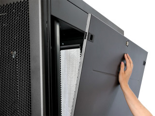 Шкаф Rackcenter D9000 42U 600 × 1000, передняя дверь перфорированная одностворчатая, задняя дверь перфорированная двустворчатая, черный