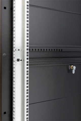 Шкаф Rackcenter D9000 42U 600 × 1200, передняя дверь перфорированная двустворчатая, задняя дверь перфорированная двустворчатая, черный