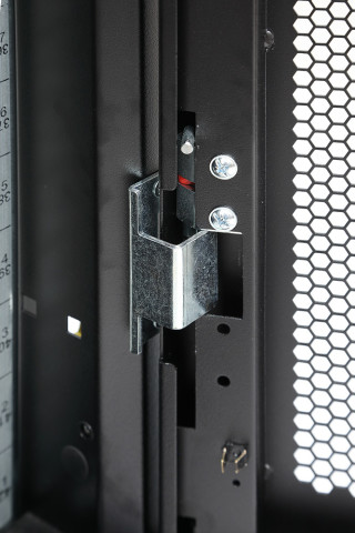 Шкаф Rackcenter D9000 48U 750 × 1000, передняя дверь перфорированная одностворчатая, задняя дверь перфорированная двустворчатая, без боковых стенок, черный
