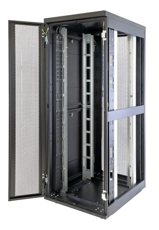 Блок распределения питания управляемый вертикальный 0U с функцией коммутации каждой розетки, 32/230, 21 C13 + 3 C19, IEC 309 32 A 2P+E, шнур 3 метра