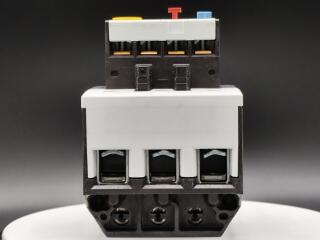Реле перегрузки, доп. контакты 1НЗ+1НО, уставка расцепителя 24…40 А, для контакторов DILM40…65, SDAINLM70…115, DIULM40…65