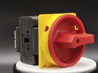 Главный выключатель 3P 100A , красно-желтая ручка , запираемый , переднее крепление